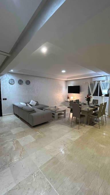 Appartement Haut Standing 3 Chambres Avec Terasse Quartier Gueliz Hivernage A Marrakech I19 Marrakesh Exteriör bild